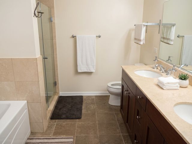 2054 W Chase Avenue 2S, Chicago, IL 60645