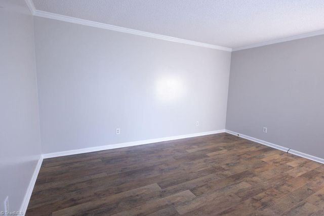 6017 Woods Edge Lane, Kernersville, NC 27284