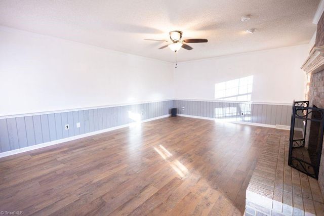 6017 Woods Edge Lane, Kernersville, NC 27284