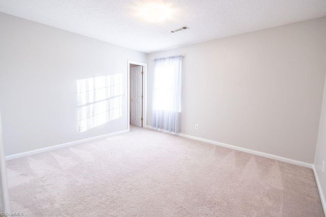 6017 Woods Edge Lane, Kernersville, NC 27284