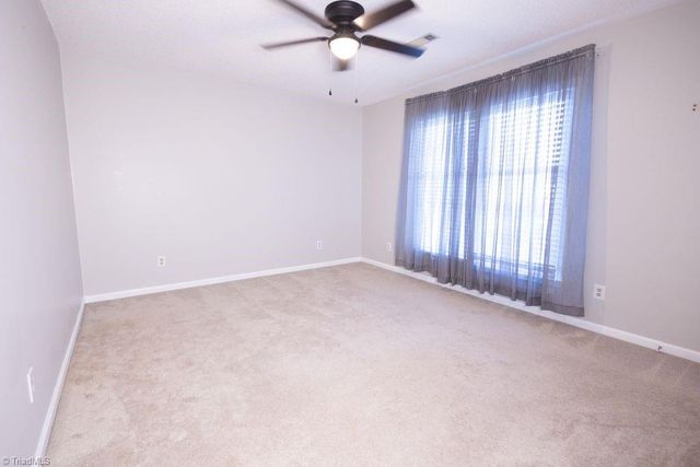 6017 Woods Edge Lane, Kernersville, NC 27284