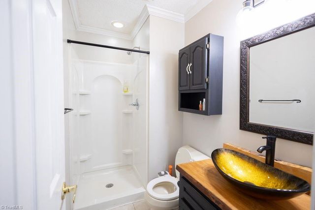 6017 Woods Edge Lane, Kernersville, NC 27284