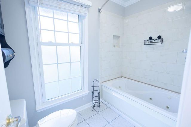 6017 Woods Edge Lane, Kernersville, NC 27284