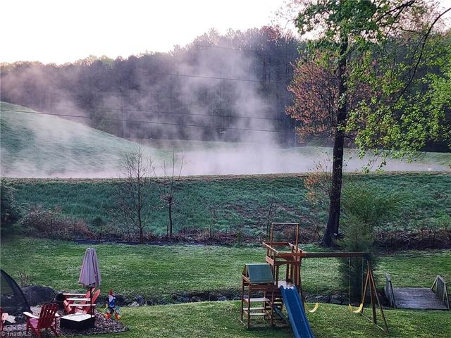 6017 Woods Edge Lane, Kernersville, NC 27284