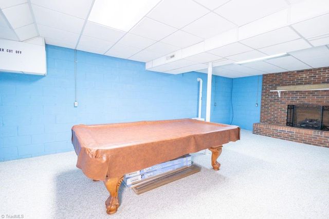 6017 Woods Edge Lane, Kernersville, NC 27284