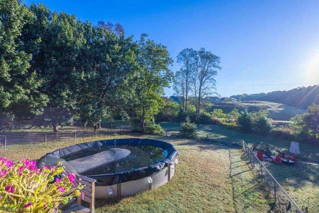 6017 Woods Edge Lane, Kernersville, NC 27284