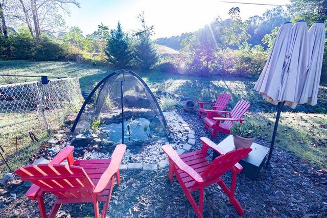 6017 Woods Edge Lane, Kernersville, NC 27284