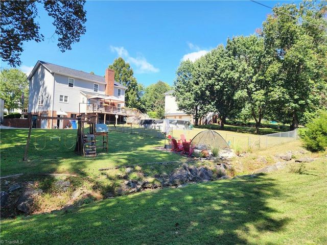 6017 Woods Edge Lane, Kernersville, NC 27284