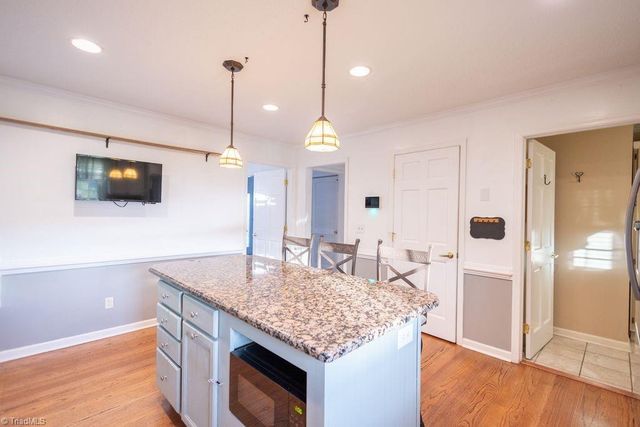 6017 Woods Edge Lane, Kernersville, NC 27284