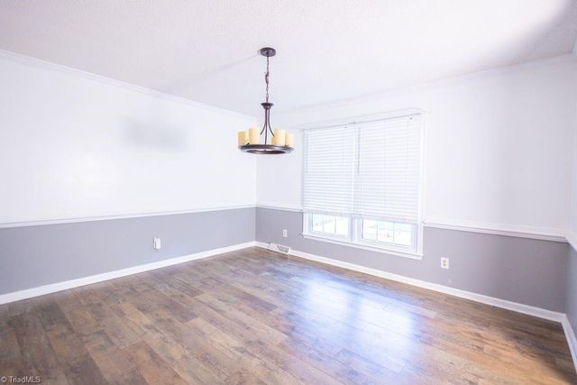 6017 Woods Edge Lane, Kernersville, NC 27284