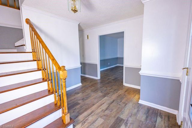 6017 Woods Edge Lane, Kernersville, NC 27284