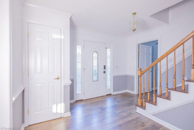 6017 Woods Edge Lane, Kernersville, NC 27284