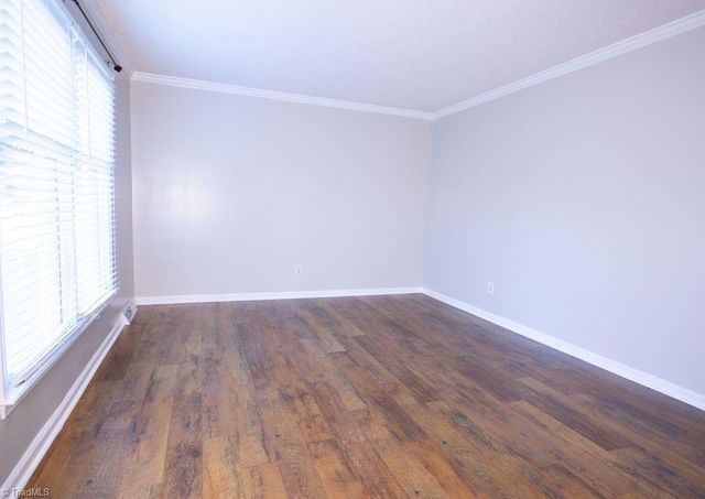 6017 Woods Edge Lane, Kernersville, NC 27284