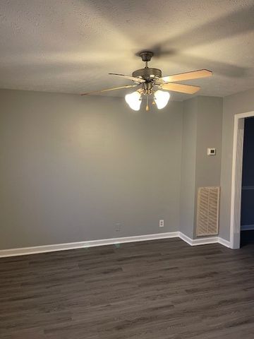 998 Tom Hailey Blvd, La Vergne, TN 37086