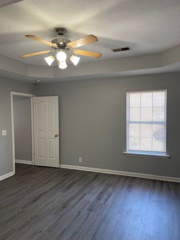 998 Tom Hailey Blvd, La Vergne, TN 37086