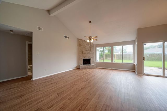 1126 W Belgravia Drive, Pearland, TX 77584