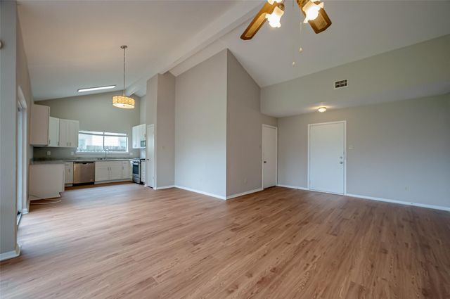 1126 W Belgravia Drive, Pearland, TX 77584