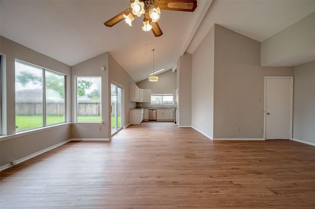 1126 W Belgravia Drive, Pearland, TX 77584