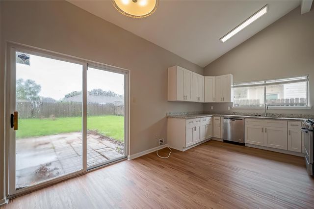 1126 W Belgravia Drive, Pearland, TX 77584