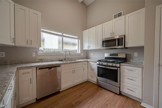 1126 W Belgravia Drive, Pearland, TX 77584