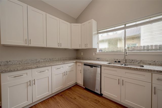 1126 W Belgravia Drive, Pearland, TX 77584