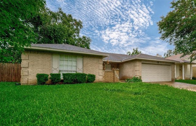 1126 W Belgravia Drive, Pearland, TX 77584