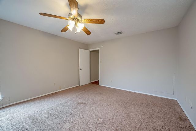 1126 W Belgravia Drive, Pearland, TX 77584