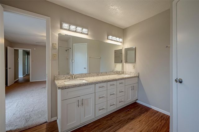 1126 W Belgravia Drive, Pearland, TX 77584