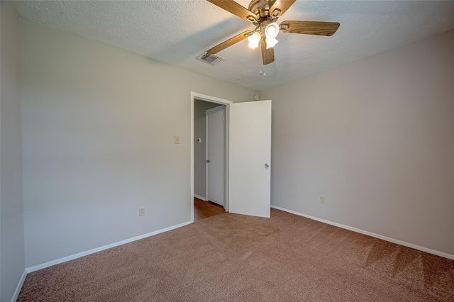 1126 W Belgravia Drive, Pearland, TX 77584