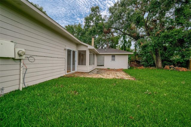 1126 W Belgravia Drive, Pearland, TX 77584
