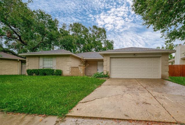 1126 W Belgravia Drive, Pearland, TX 77584