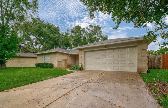 1126 W Belgravia Drive, Pearland, TX 77584