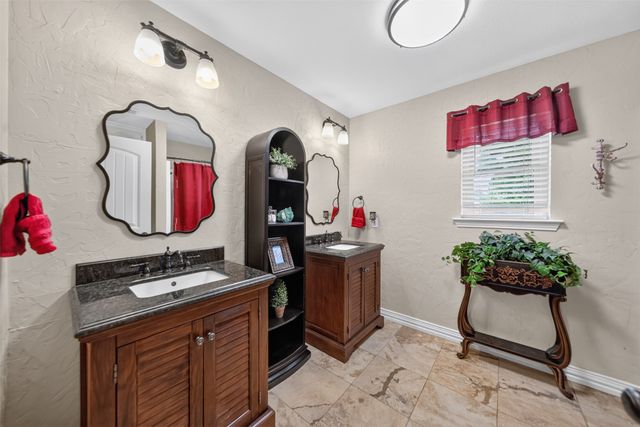 224 Private Road 6243, Canton, TX 75103