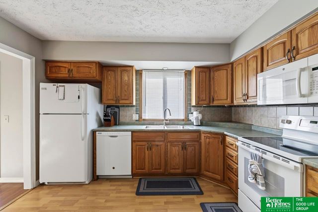 3721 Lynwood Drive, Bellevue, NE 68123