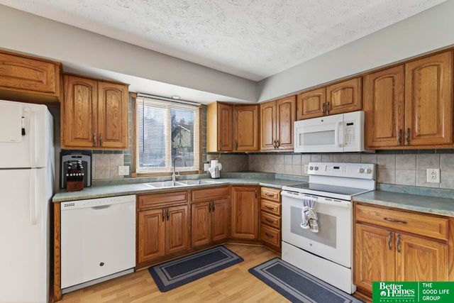 3721 Lynwood Drive, Bellevue, NE 68123