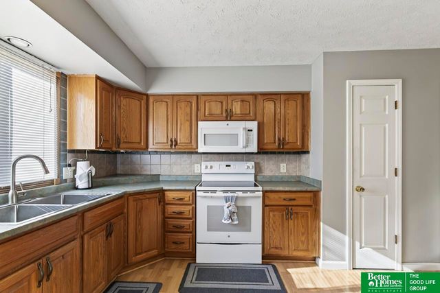 3721 Lynwood Drive, Bellevue, NE 68123