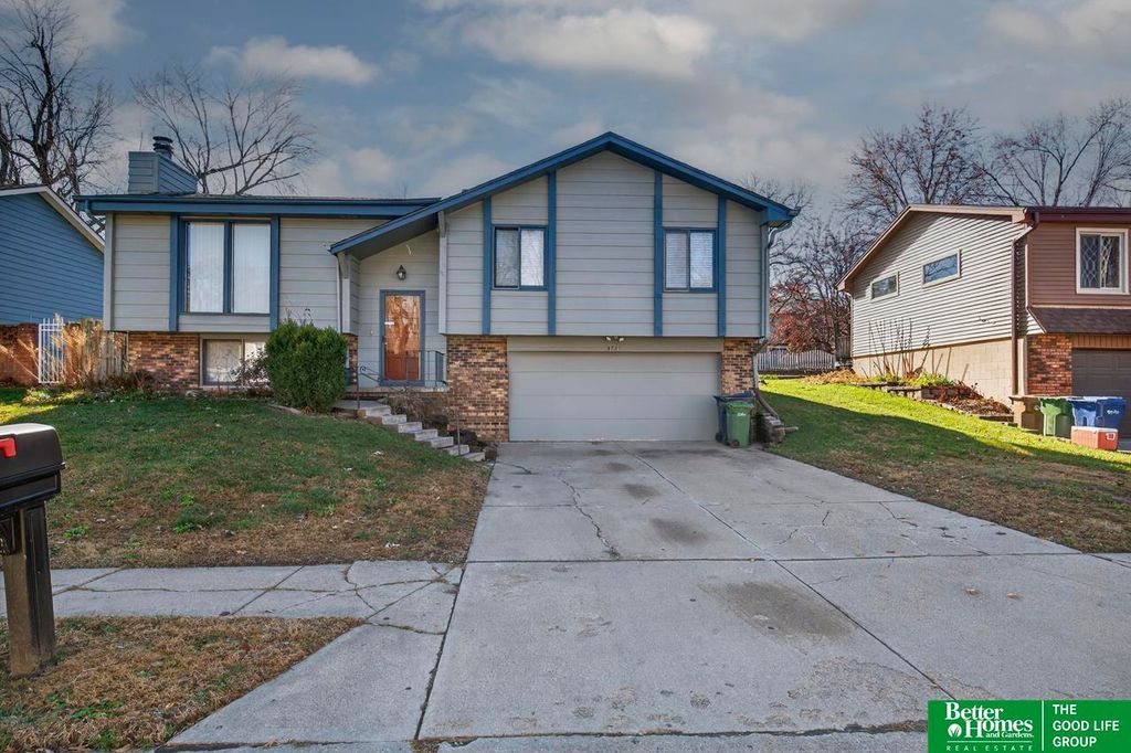 3721 Lynwood Drive, Bellevue, NE 68123