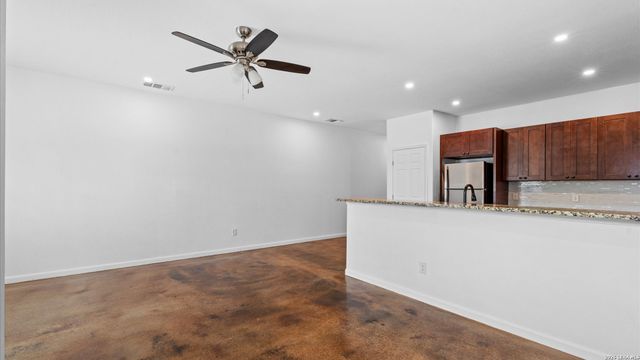 906 Gulf Unit 102, San Antonio, TX 78202