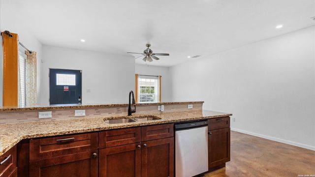 906 Gulf Unit 102, San Antonio, TX 78202