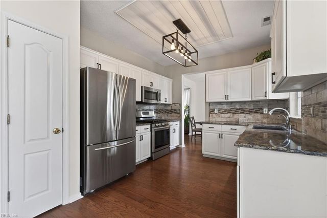 523 Whisper WALK, Chesapeake, VA 23322