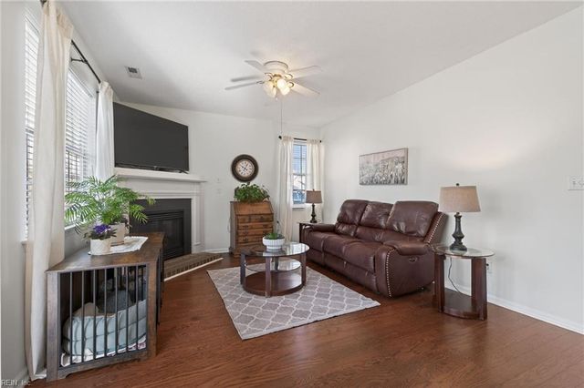 523 Whisper WALK, Chesapeake, VA 23322