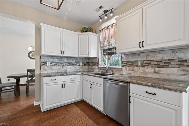 523 Whisper WALK, Chesapeake, VA 23322