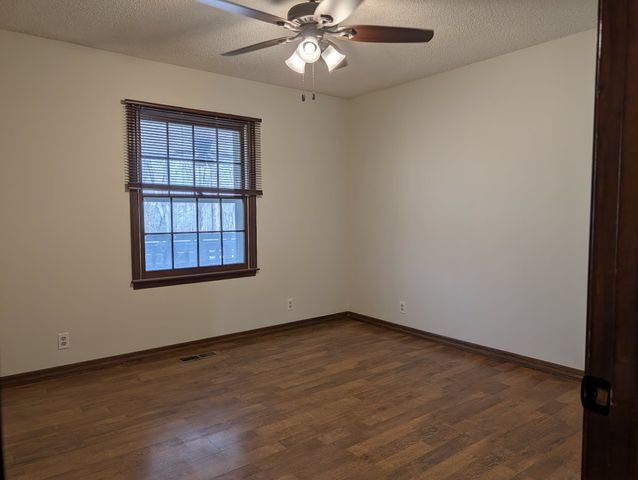 1581 Galen Rd, Lafayette, TN 37083