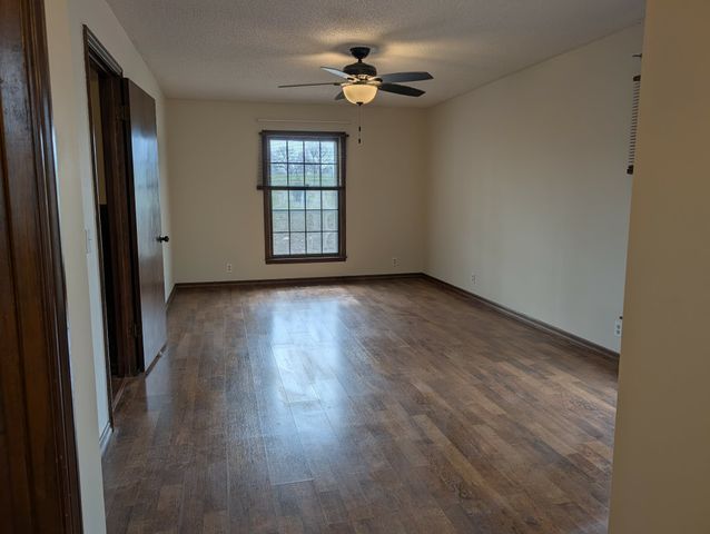 1581 Galen Rd, Lafayette, TN 37083