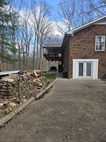 1581 Galen Rd, Lafayette, TN 37083