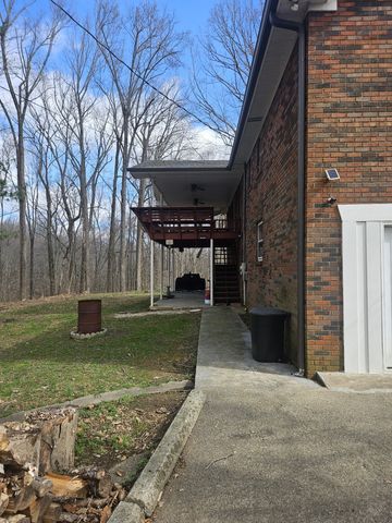 1581 Galen Rd, Lafayette, TN 37083