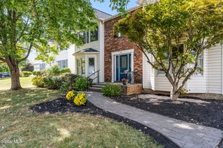 29 Dublin Court, Colonie, NY 12110