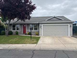 2225 New Haven Drive, Central Point, OR 97502