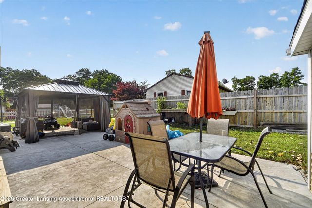 112 E Webb Drive, Dewitt, MI 48820