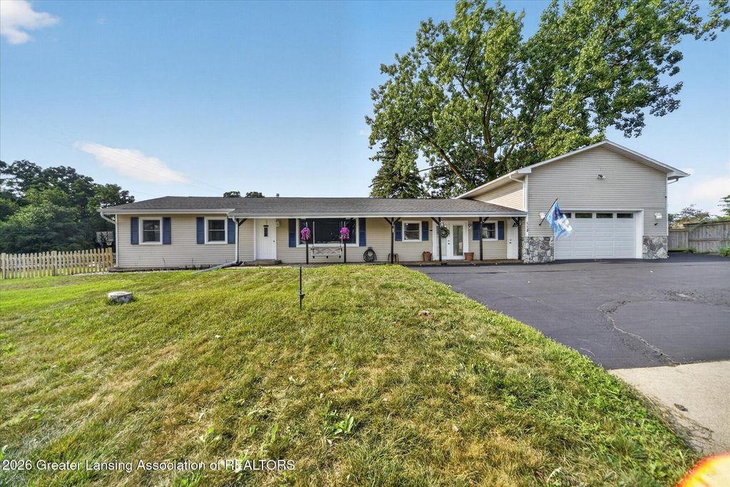 112 E Webb Drive, Dewitt, MI 48820